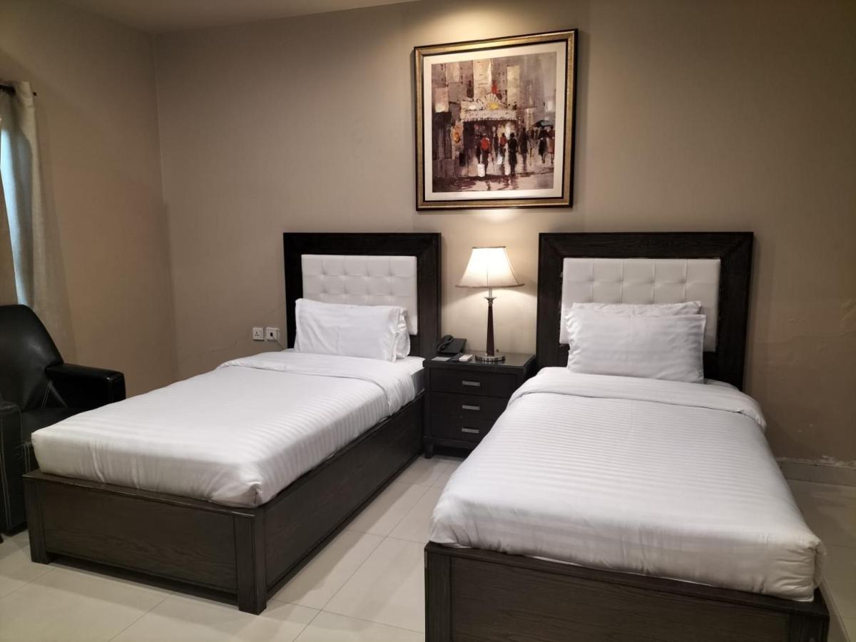 Grand Regent Hotel And Suites Faisalabad Bagian luar foto