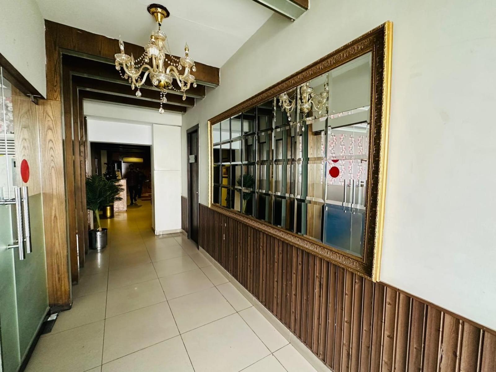 Grand Regent Hotel And Suites Faisalabad Bagian luar foto