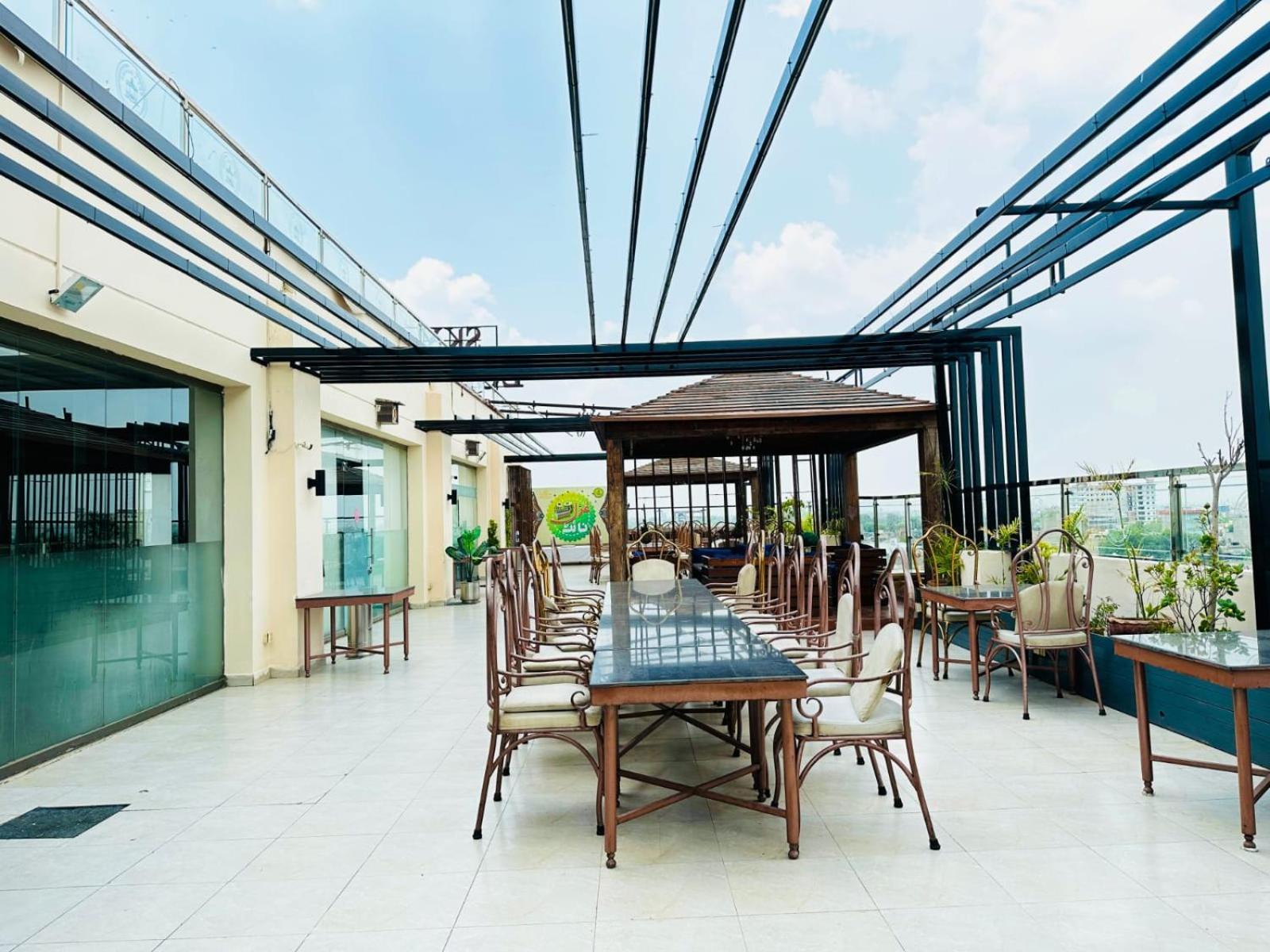 Grand Regent Hotel And Suites Faisalabad Bagian luar foto