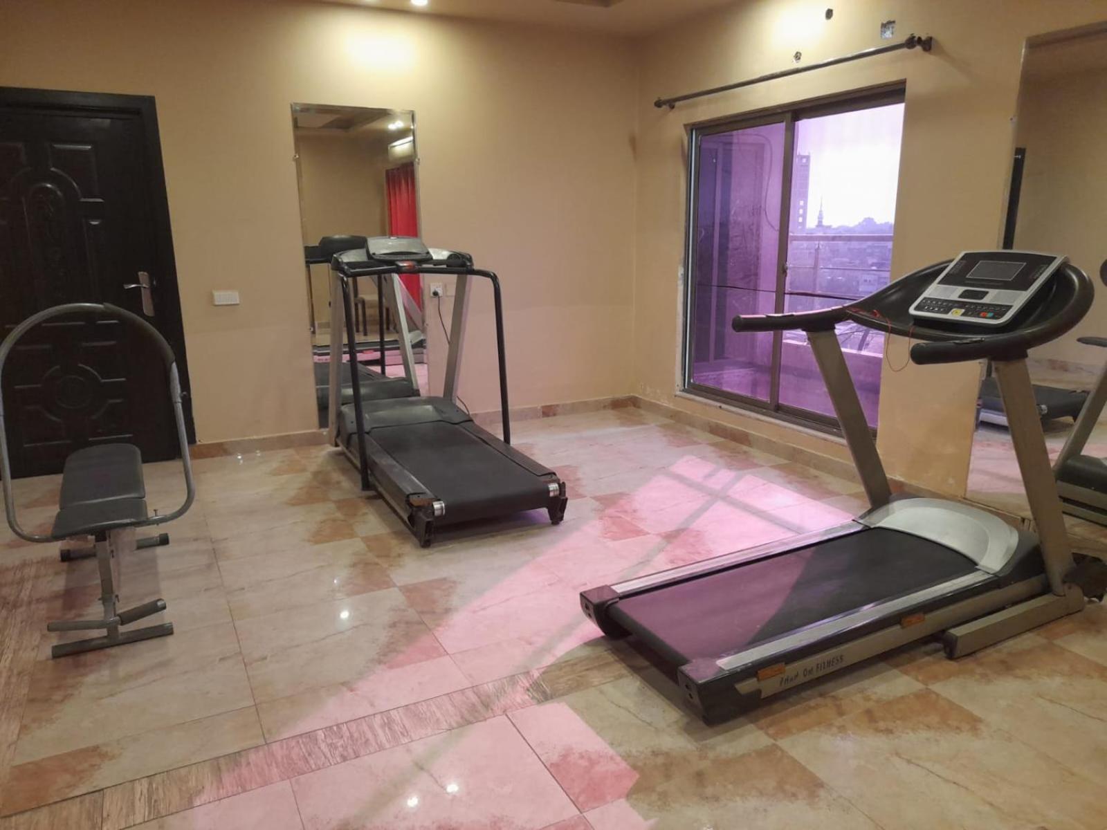 Grand Regent Hotel And Suites Faisalabad Bagian luar foto