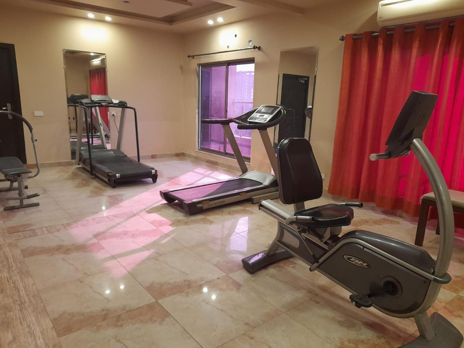 Grand Regent Hotel And Suites Faisalabad Bagian luar foto