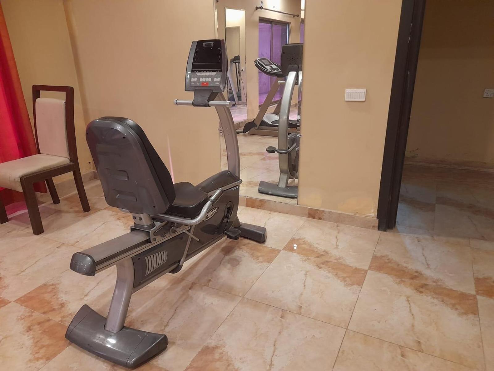 Grand Regent Hotel And Suites Faisalabad Bagian luar foto