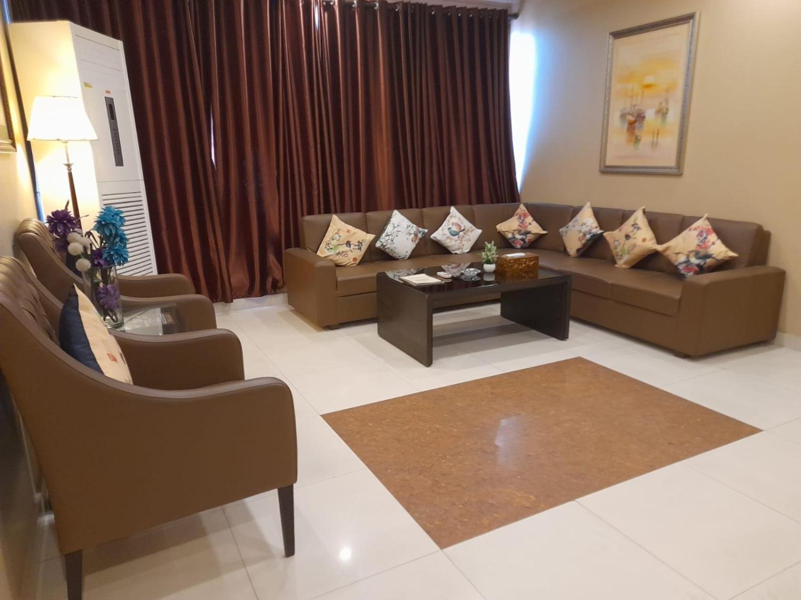 Grand Regent Hotel And Suites Faisalabad Bagian luar foto