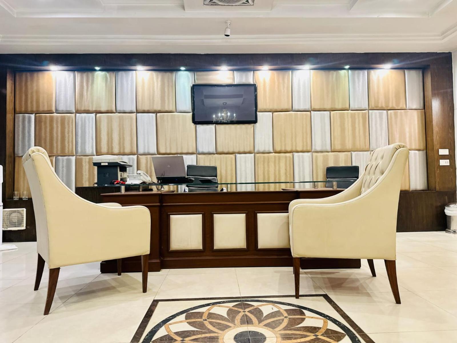 Grand Regent Hotel And Suites Faisalabad Bagian luar foto