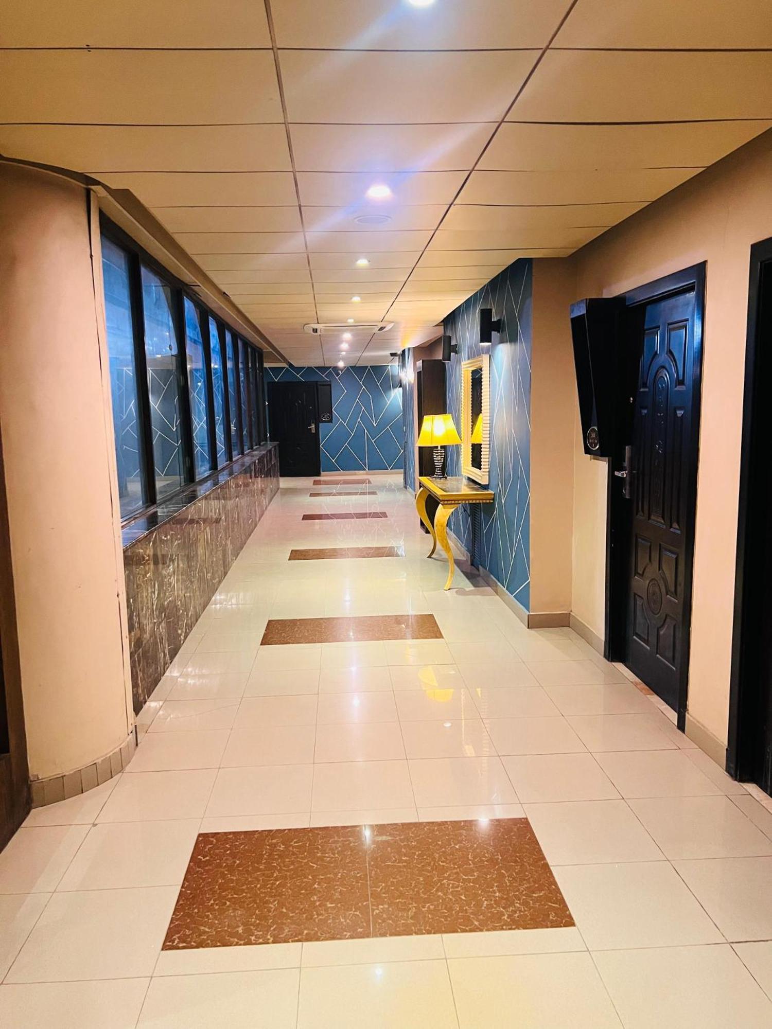 Grand Regent Hotel And Suites Faisalabad Bagian luar foto