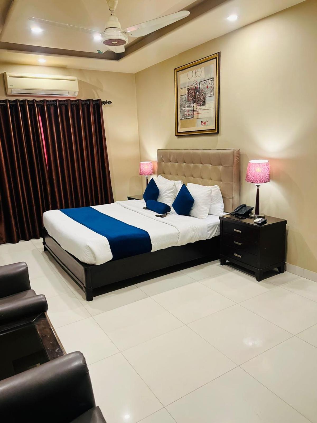 Grand Regent Hotel And Suites Faisalabad Bagian luar foto