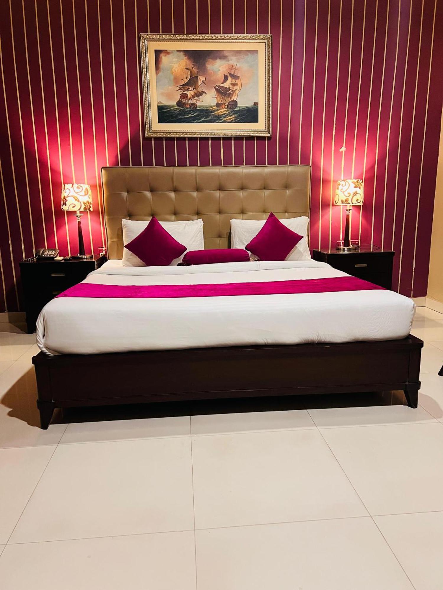 Grand Regent Hotel And Suites Faisalabad Bagian luar foto
